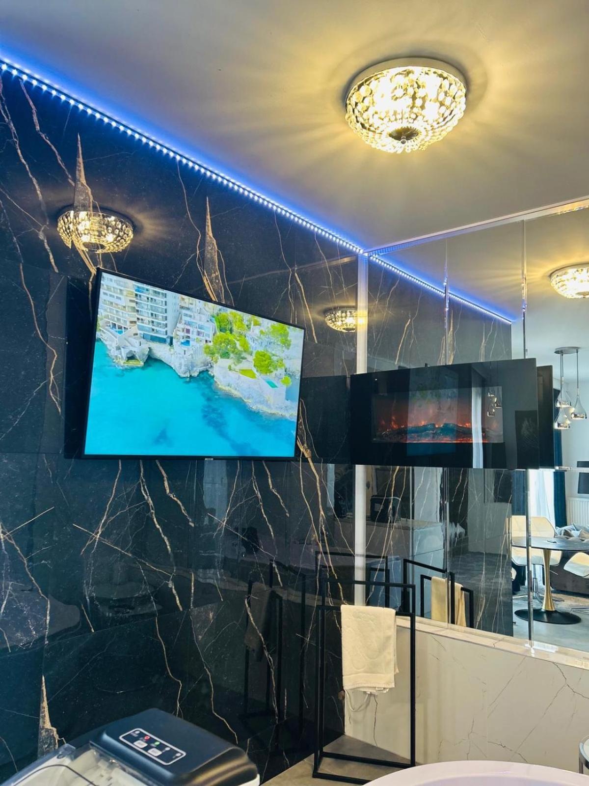 Jacuzzi Glass-House Central Station Краков Экстерьер фото